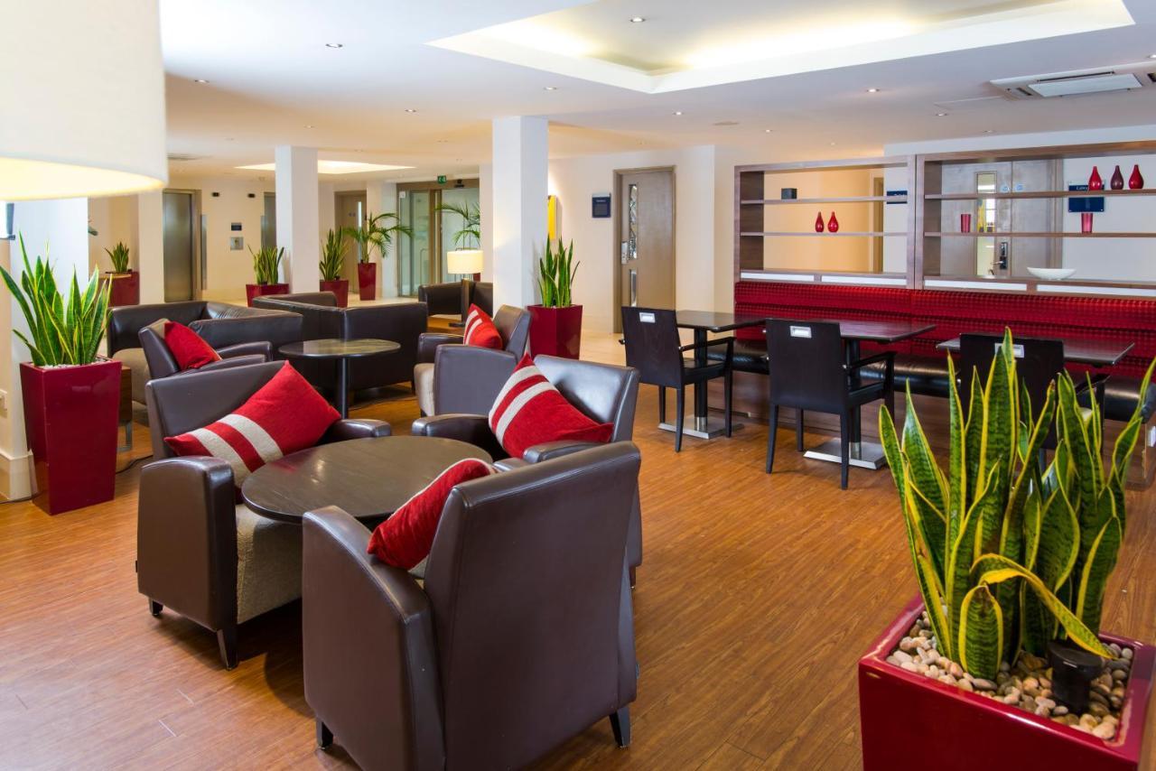 Holiday Inn Express Northampton - South By Ihg Dış mekan fotoğraf