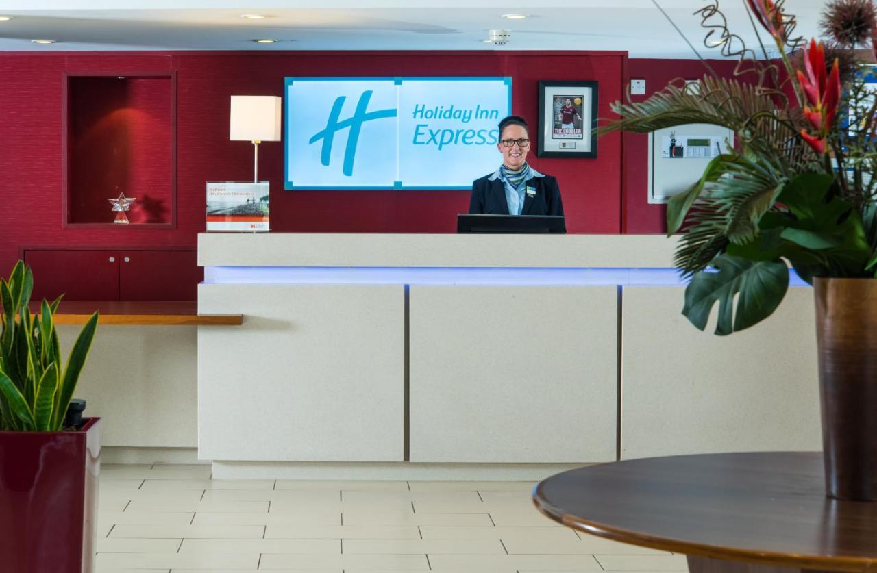 Holiday Inn Express Northampton - South By Ihg Dış mekan fotoğraf