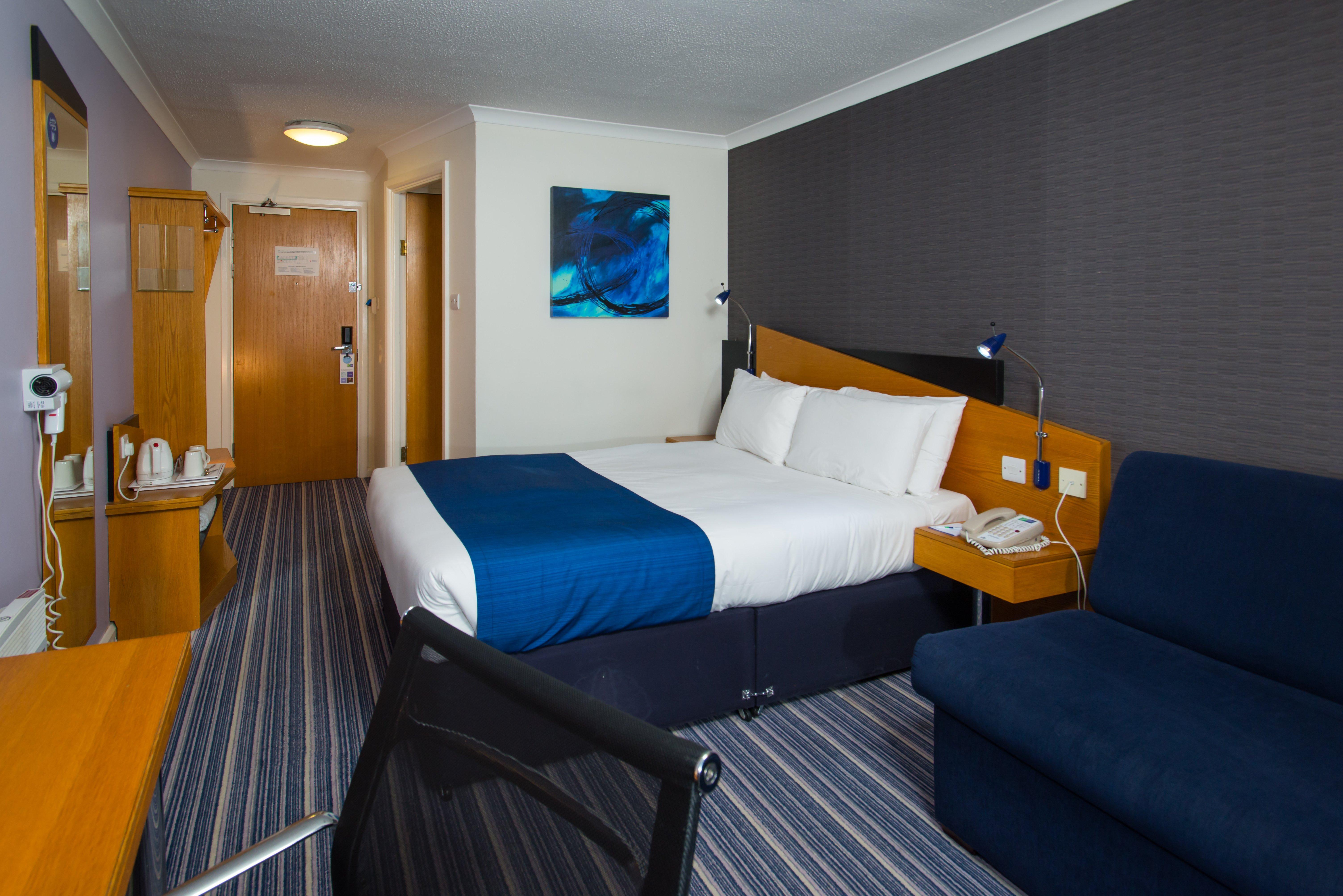 Holiday Inn Express Northampton - South By Ihg Dış mekan fotoğraf