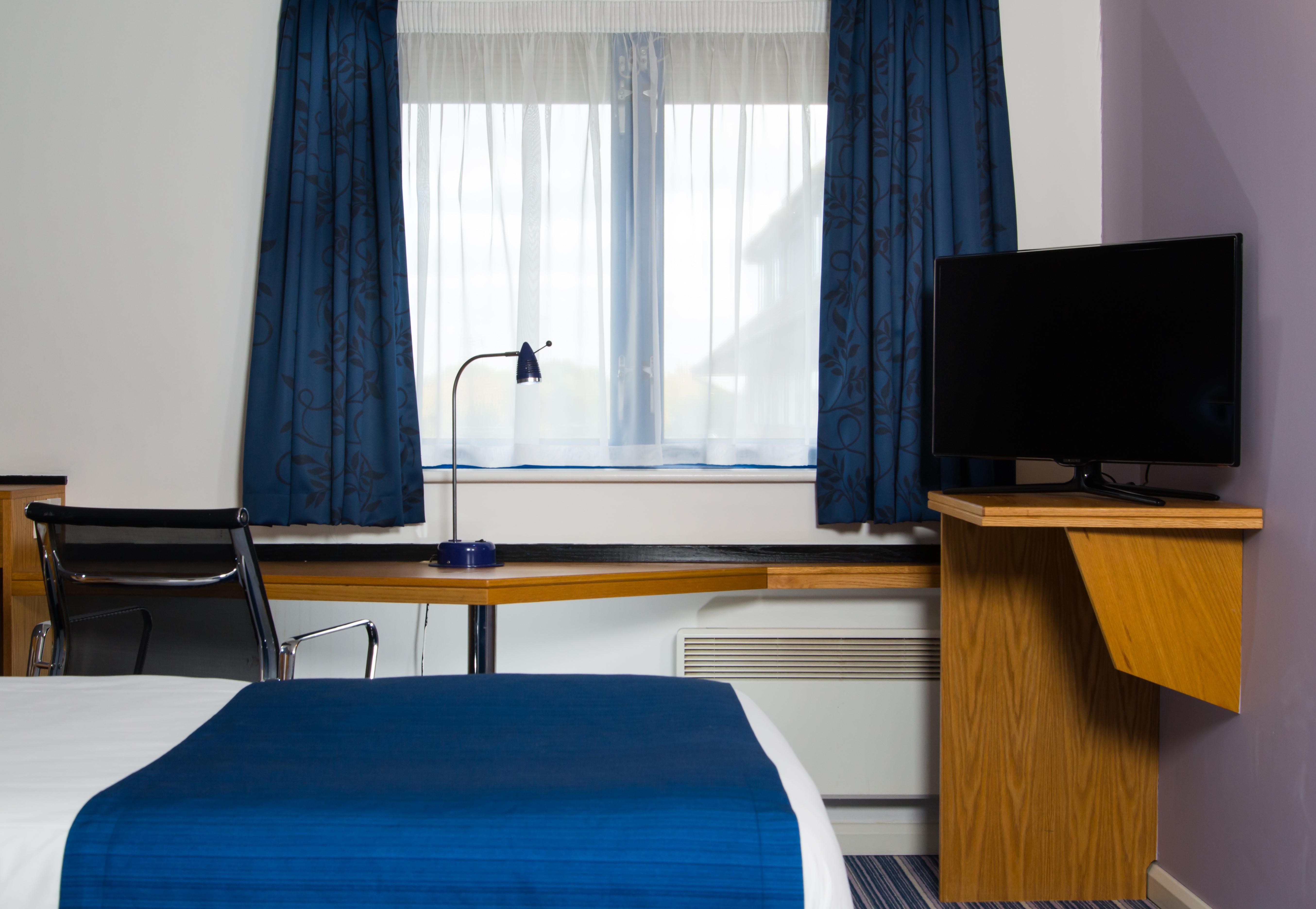 Holiday Inn Express Northampton - South By Ihg Dış mekan fotoğraf