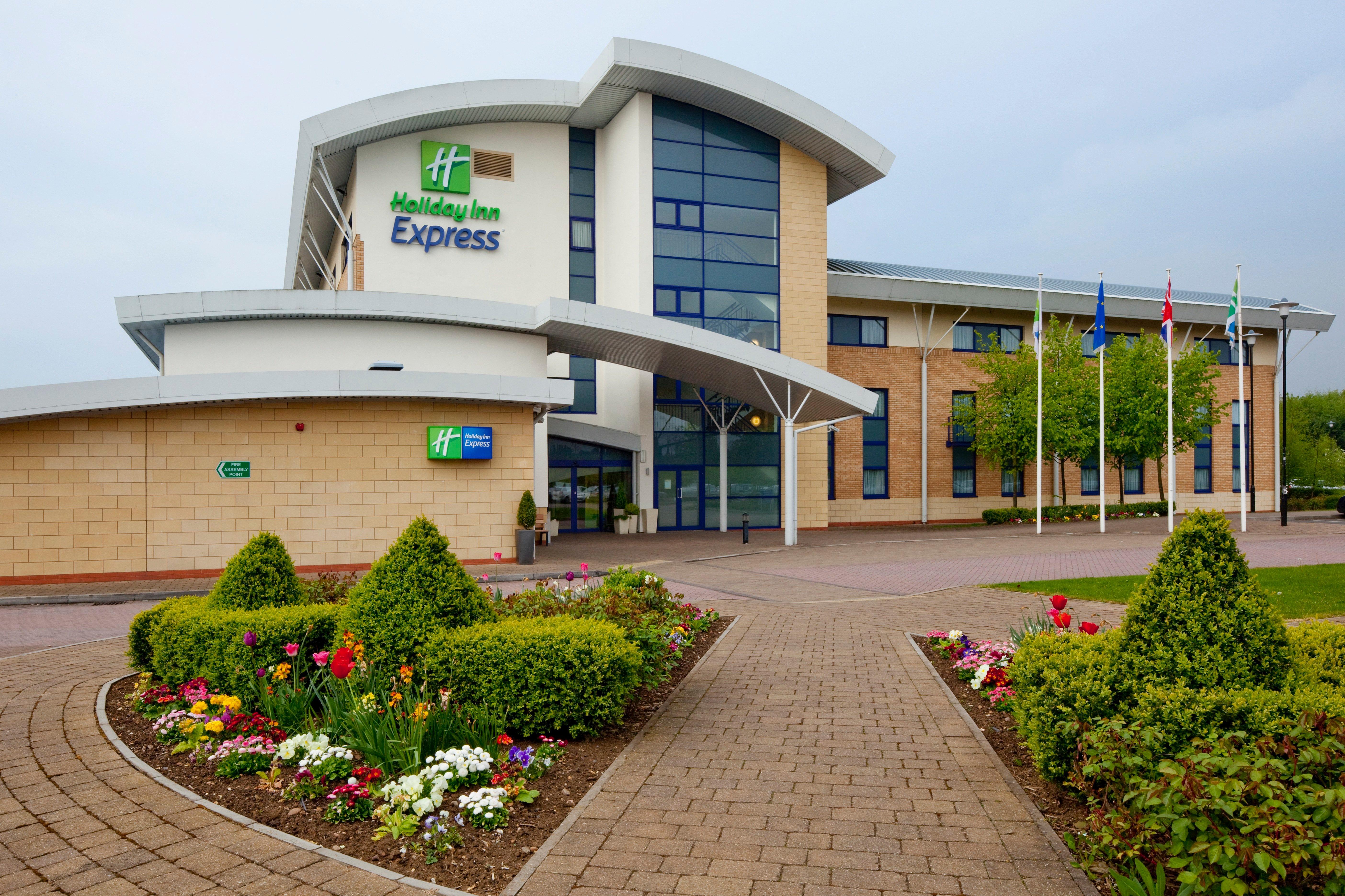 Holiday Inn Express Northampton - South By Ihg Dış mekan fotoğraf