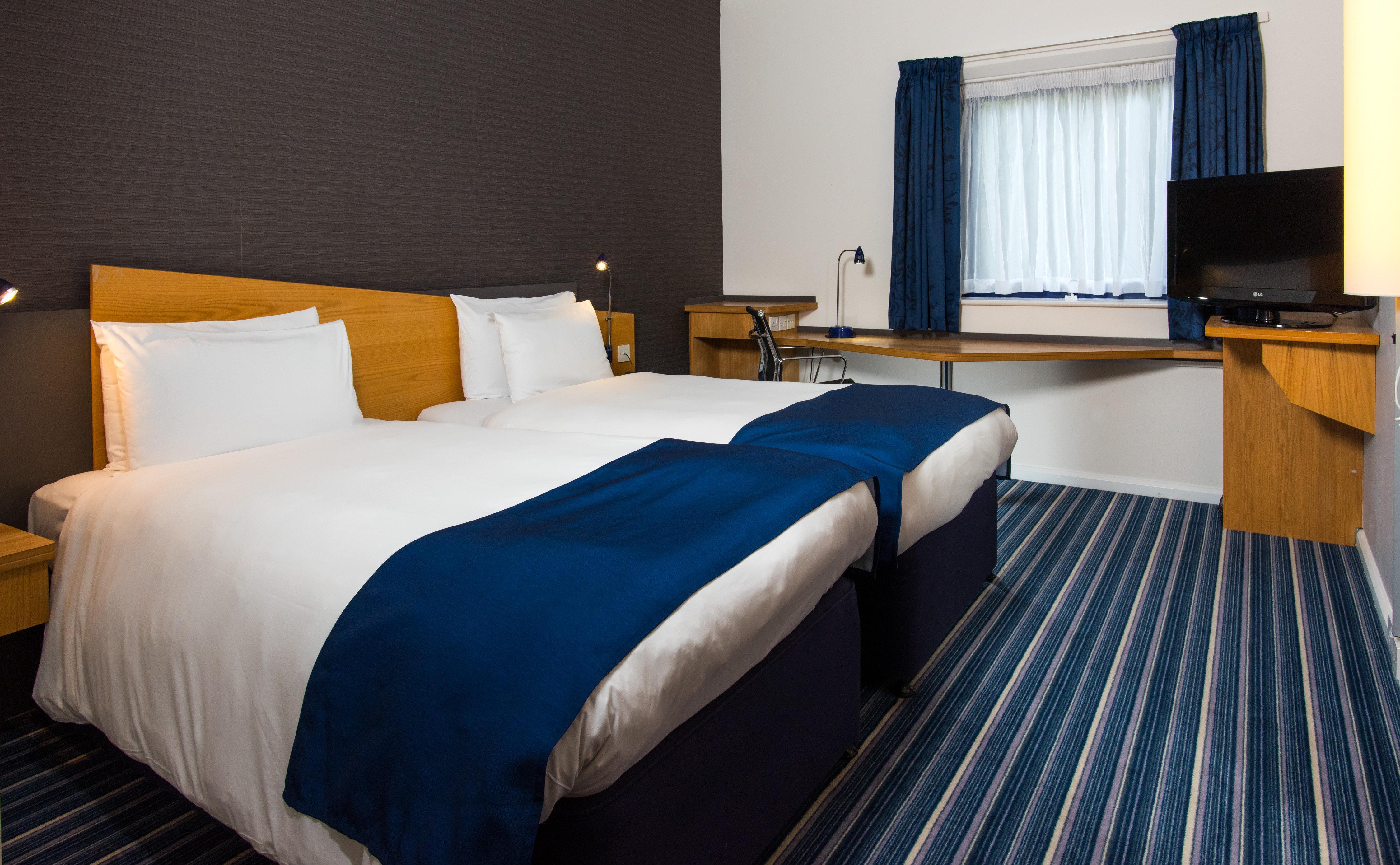 Holiday Inn Express Northampton - South By Ihg Dış mekan fotoğraf