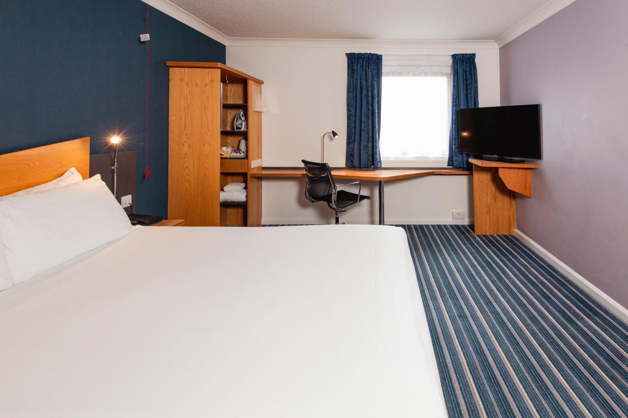 Holiday Inn Express Northampton - South By Ihg Dış mekan fotoğraf