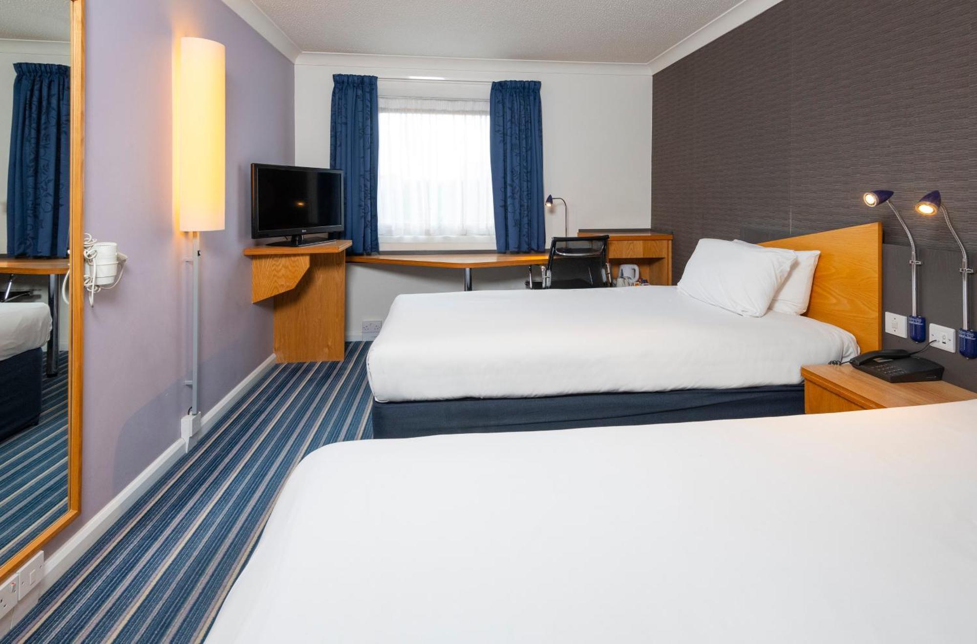 Holiday Inn Express Northampton - South By Ihg Dış mekan fotoğraf