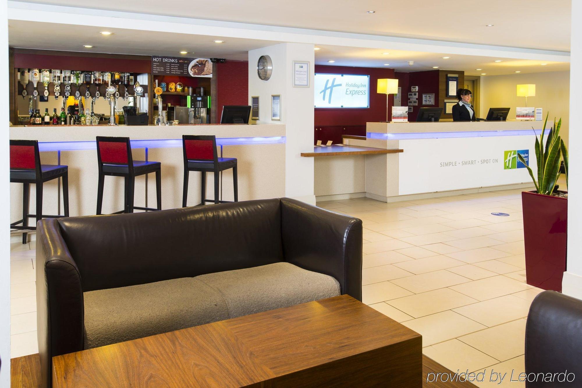 Holiday Inn Express Northampton - South By Ihg Dış mekan fotoğraf
