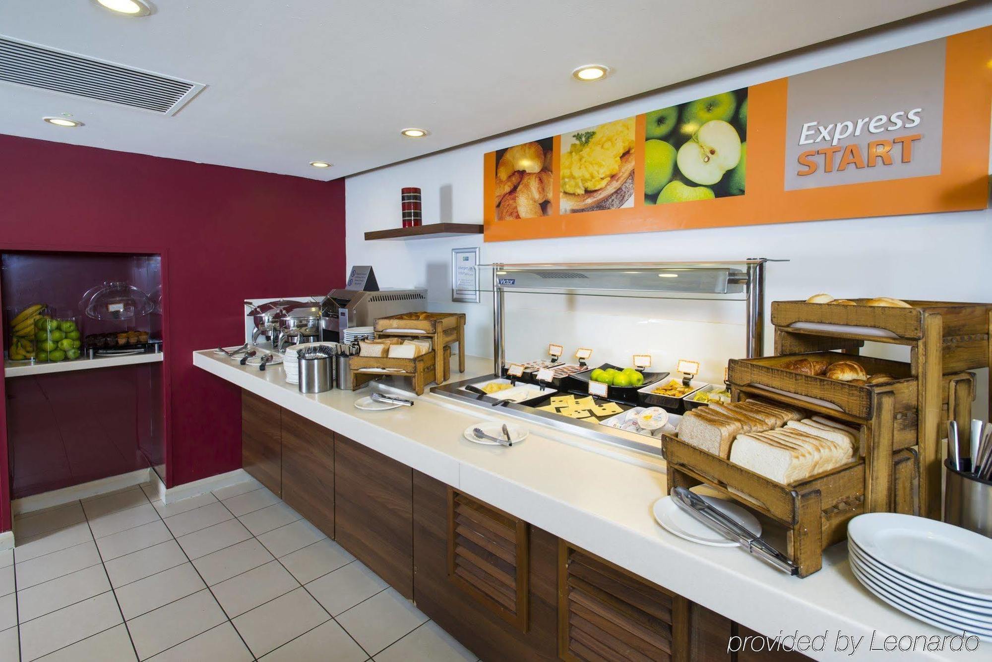 Holiday Inn Express Northampton - South By Ihg Dış mekan fotoğraf