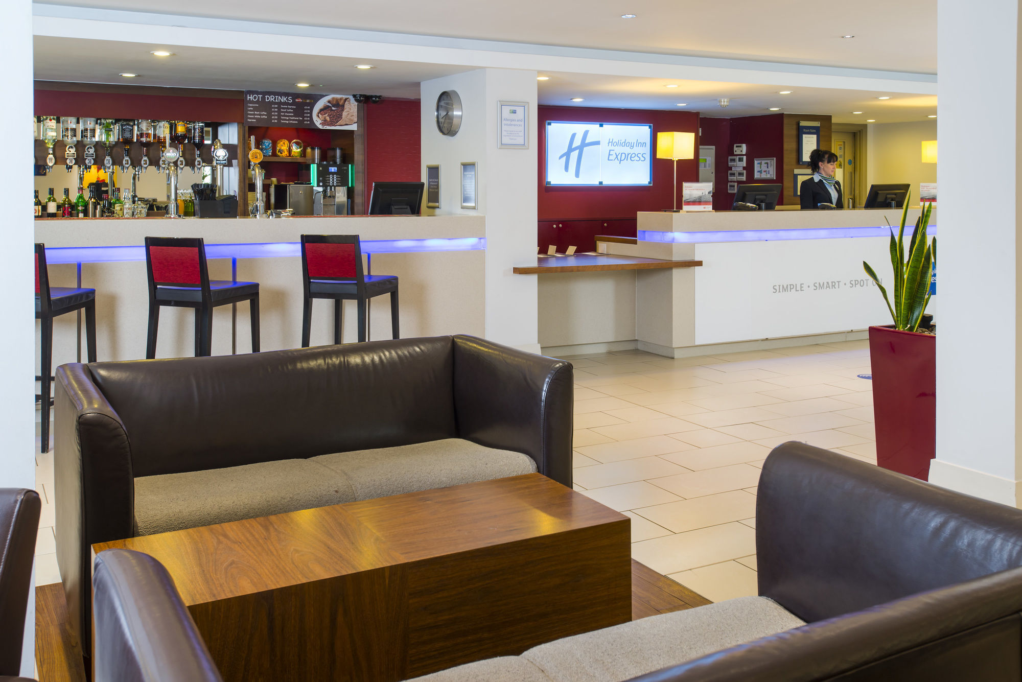 Holiday Inn Express Northampton - South By Ihg Dış mekan fotoğraf