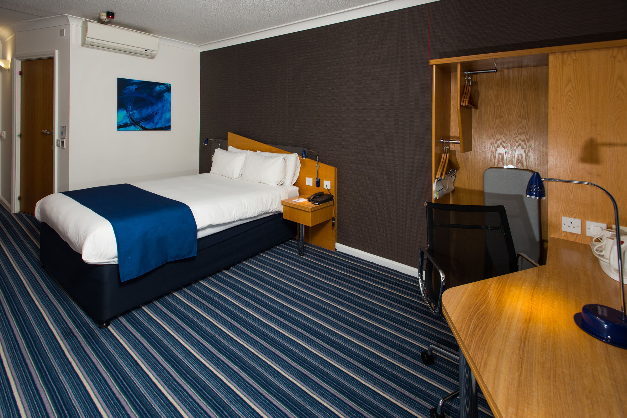 Holiday Inn Express Northampton - South By Ihg Dış mekan fotoğraf