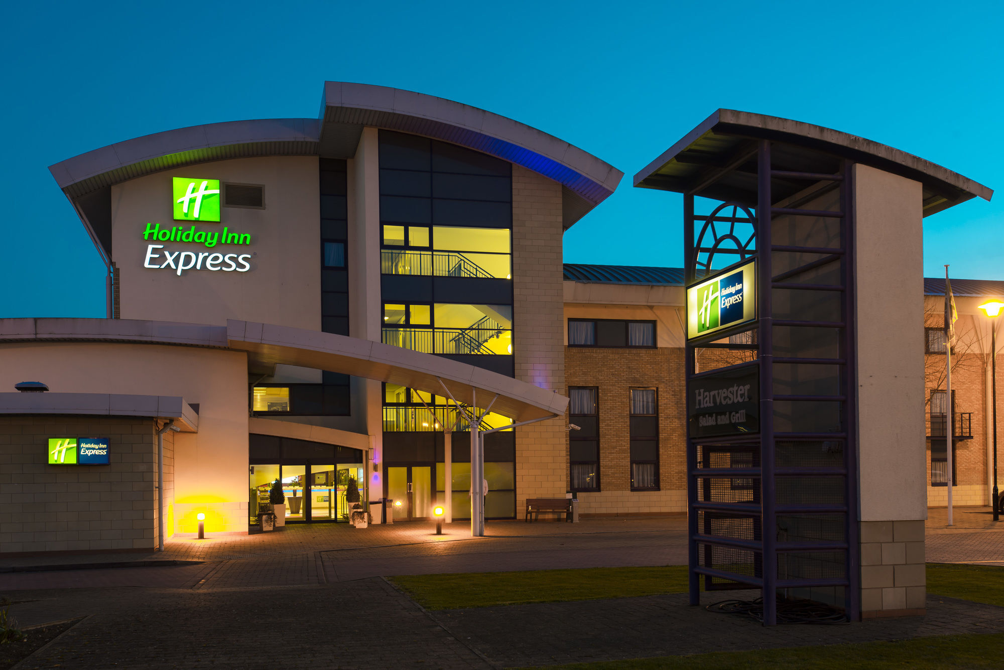 Holiday Inn Express Northampton - South By Ihg Dış mekan fotoğraf