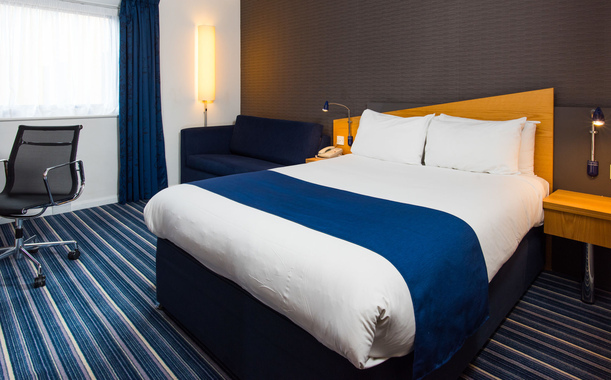Holiday Inn Express Northampton - South By Ihg Dış mekan fotoğraf